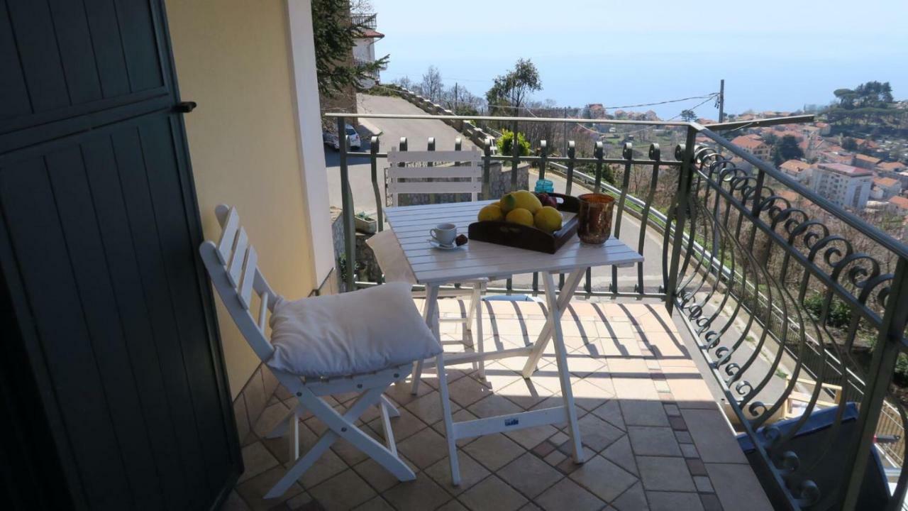 B&B Villa Reginella อาเจโรลา ภายนอก รูปภาพ